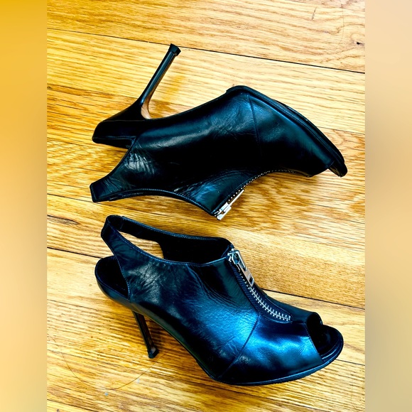 🎉HP🎉🔥 Manolo Blahnik🔥Vella Zipper Front🔥Slingback Bootie High Heels🔥 - Picture 12 of 15